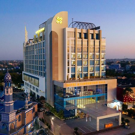Platinum Hotel & Convention Hall Balikpapan Exterior photo