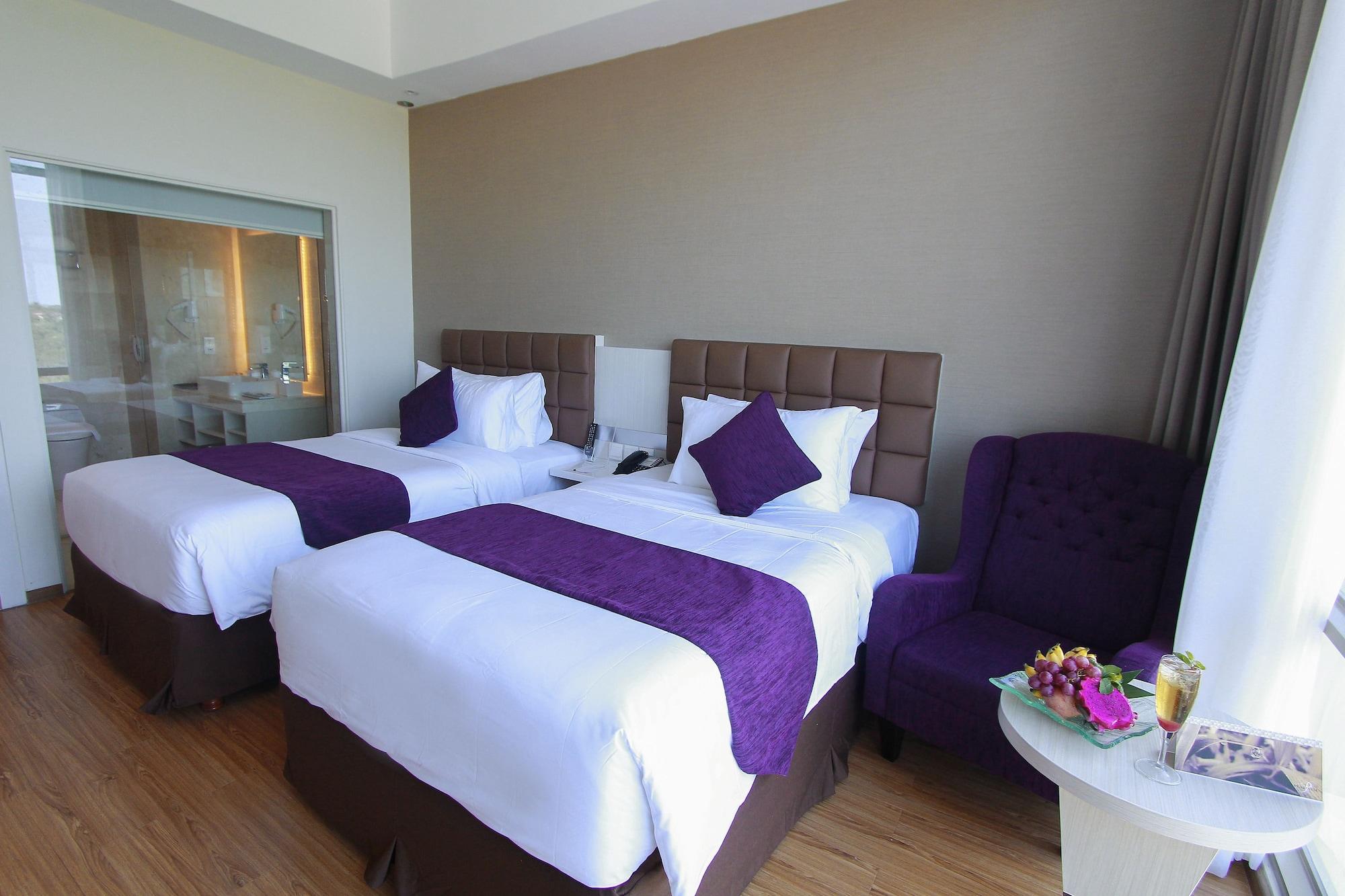 Platinum Hotel & Convention Hall Balikpapan Exterior photo