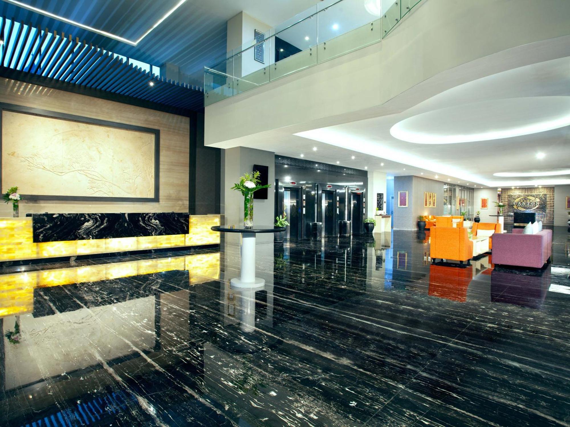 Platinum Hotel & Convention Hall Balikpapan Exterior photo
