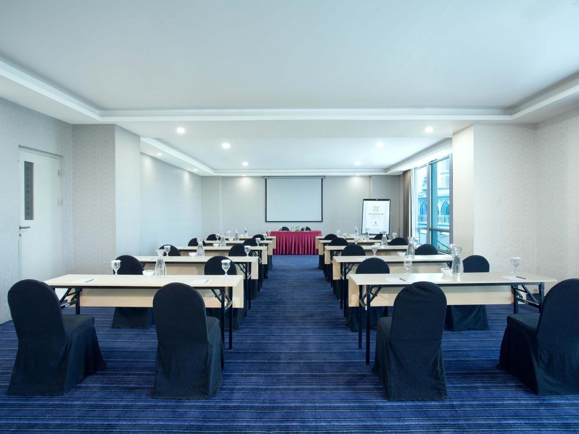 Platinum Hotel & Convention Hall Balikpapan Exterior photo