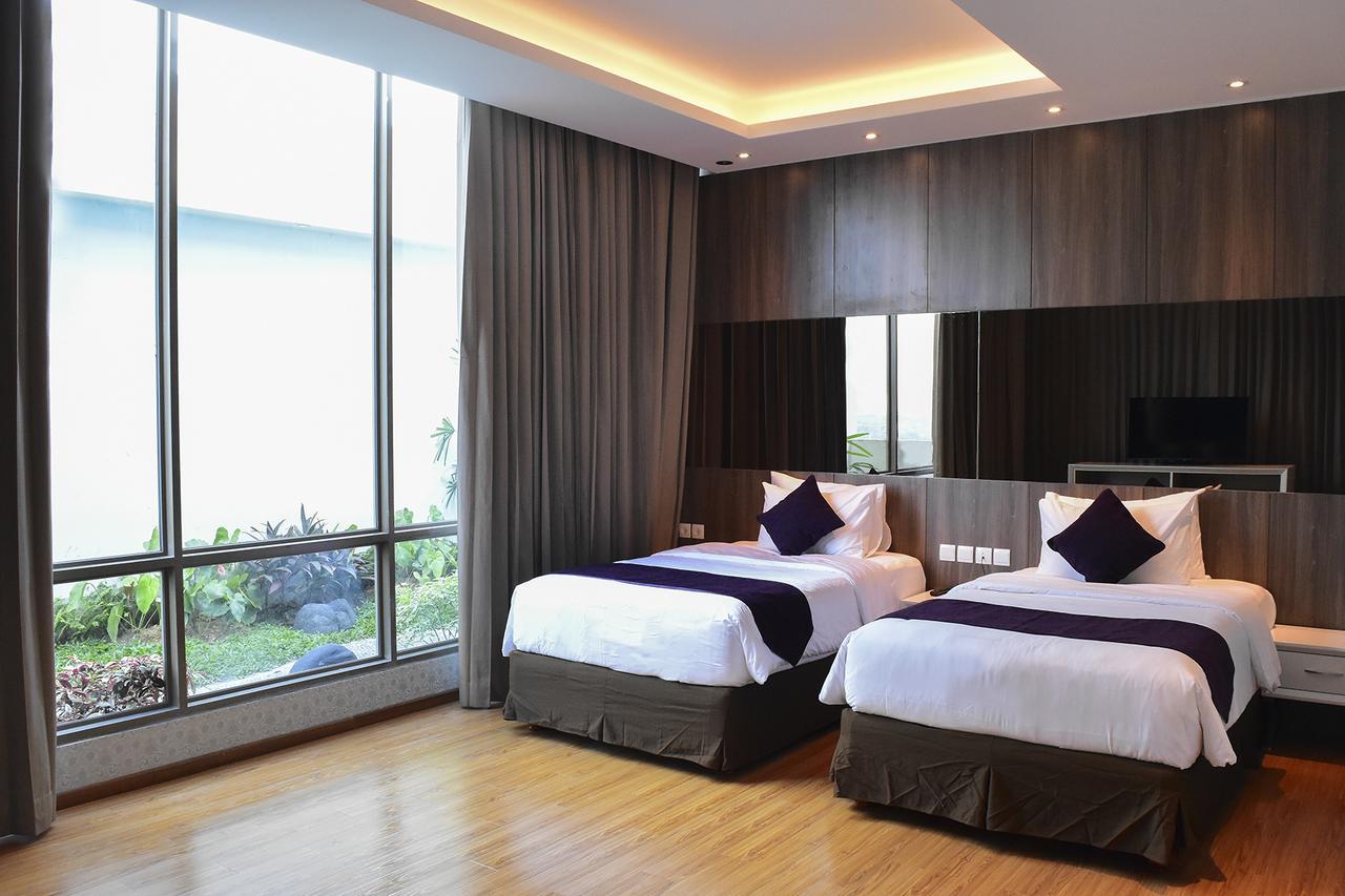 Platinum Hotel & Convention Hall Balikpapan Exterior photo