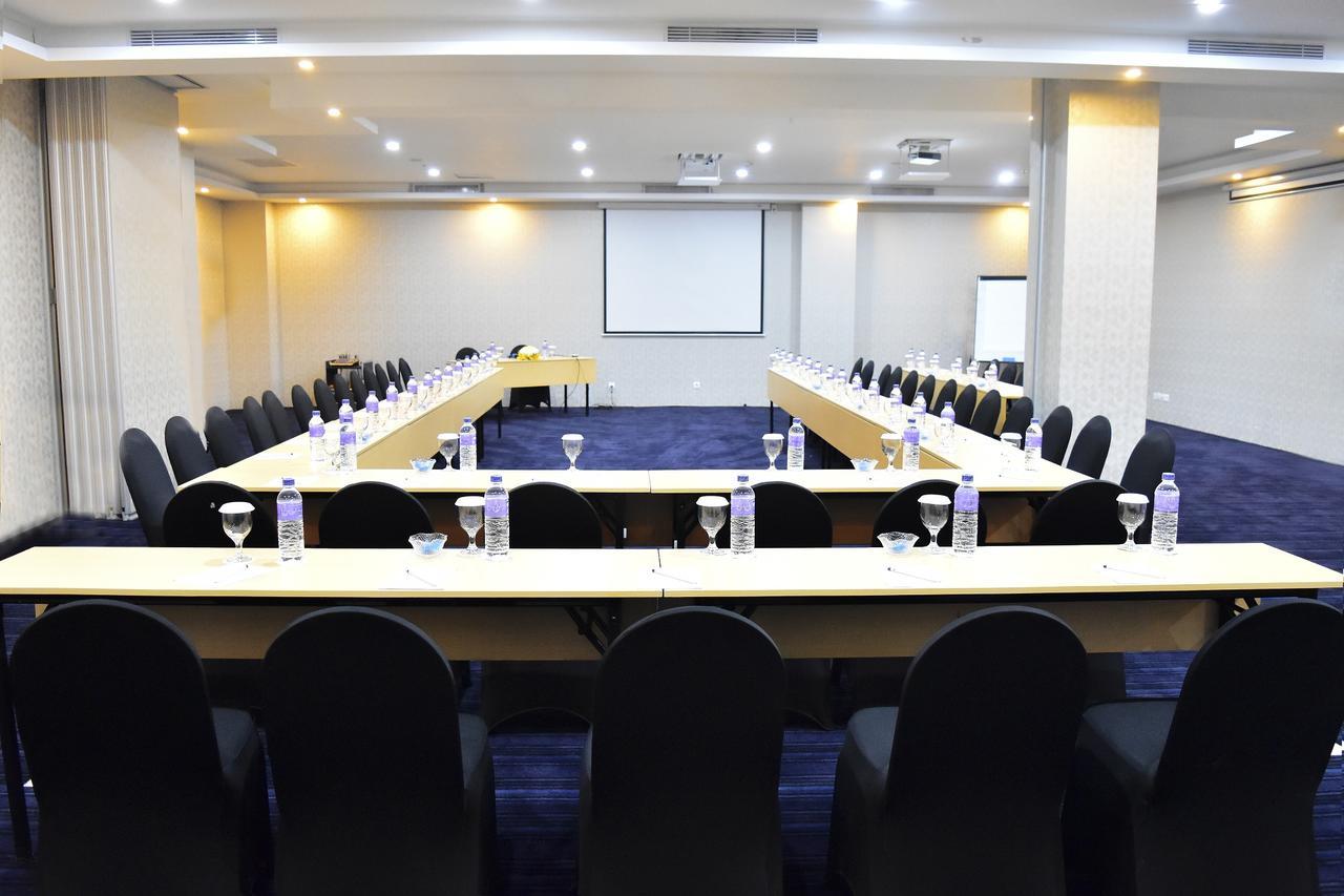 Platinum Hotel & Convention Hall Balikpapan Exterior photo